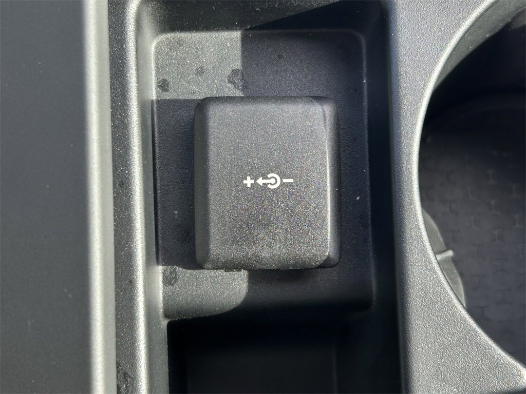 Used 2024 Jaguar F-PACE R-Dynamic S image 34