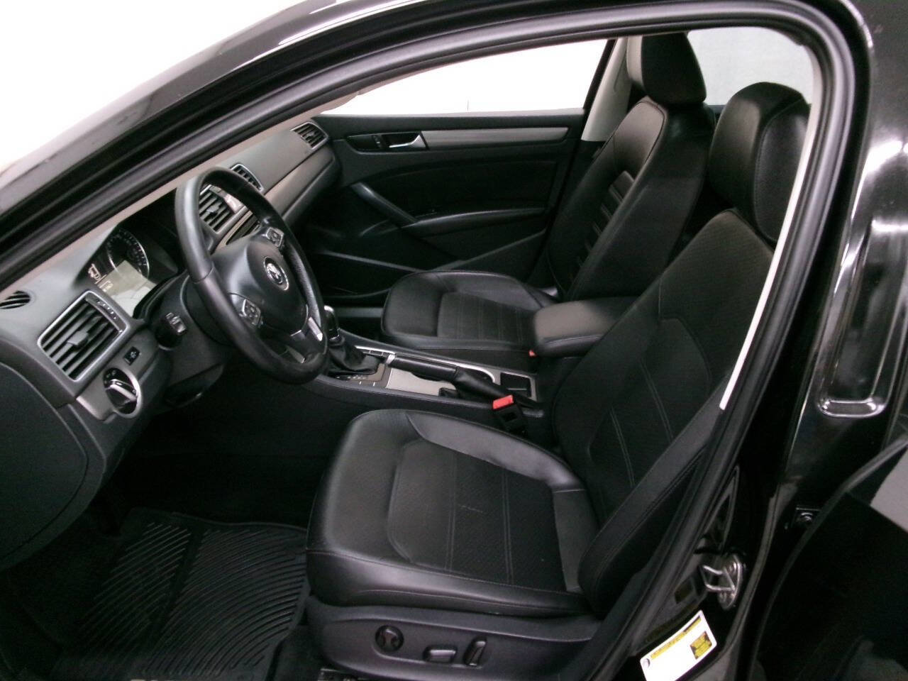 Used 2014 Volkswagen Passat 2.5 SE FWD image 15