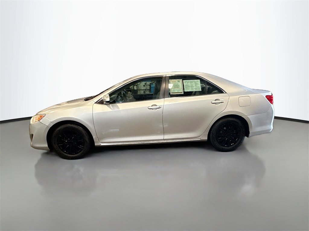Used 2013 Toyota Camry LE image 10