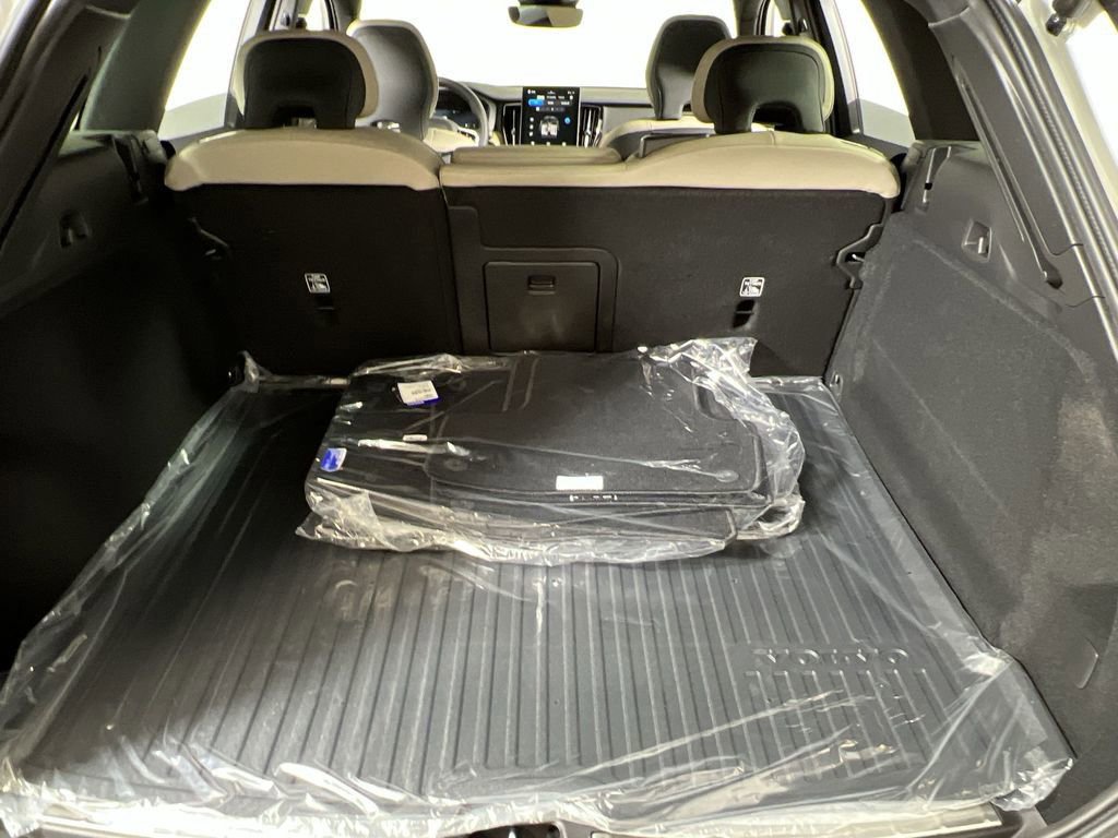 New 2026 Volvo XC60 B5 Plus w/ Protection Package image 17
