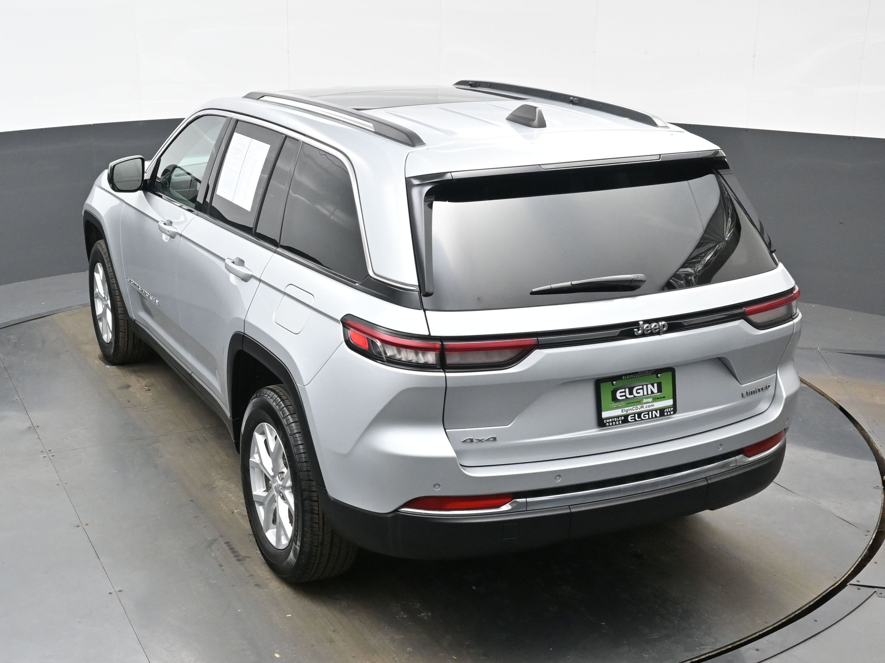 Used 2024 Jeep Grand Cherokee Limited image 34