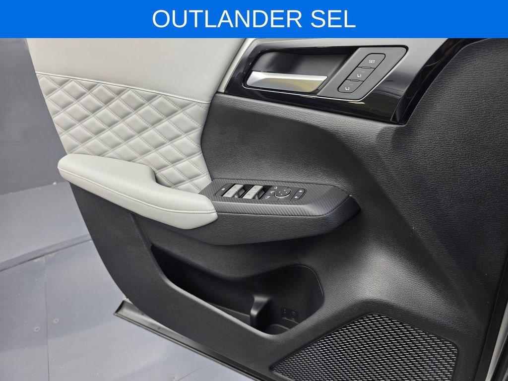 Used 2023 Mitsubishi Outlander SEL FWD image 23