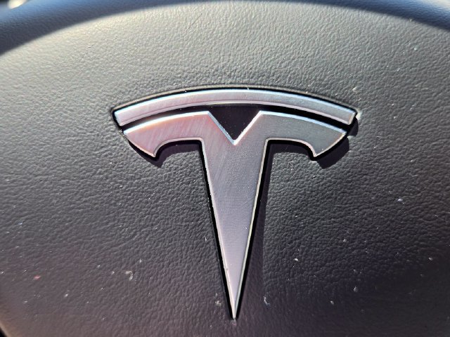 Used 2022 Tesla Model Y Long Range AWD/4WD image 41
