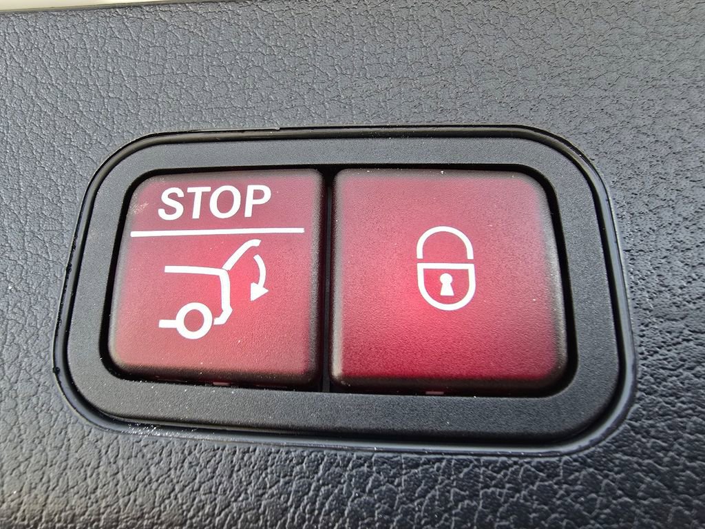 New 2026 Mercedes-Benz GLB 250 4MATIC image 19