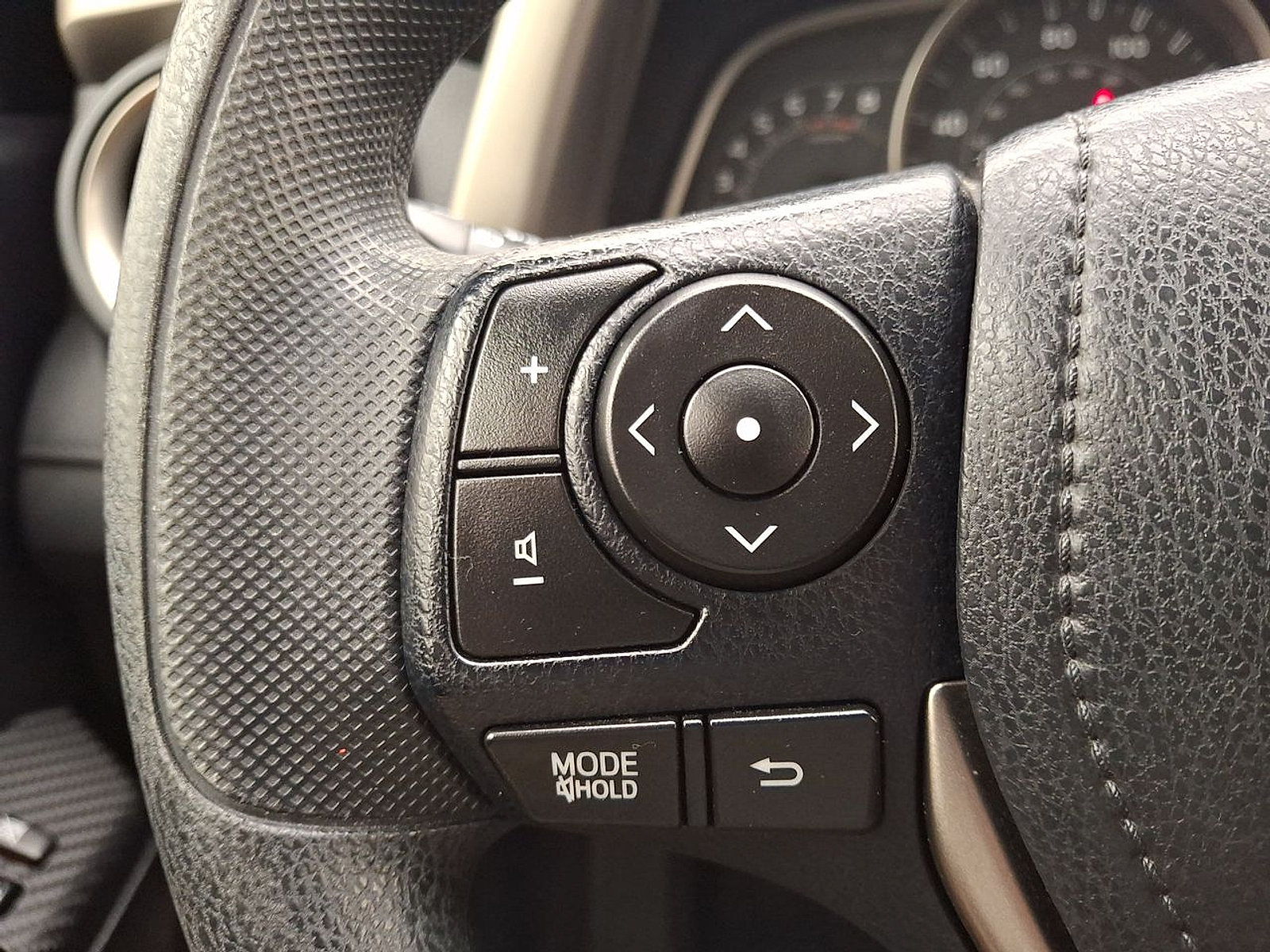 Used 2015 Toyota RAV4 LE FWD image 20