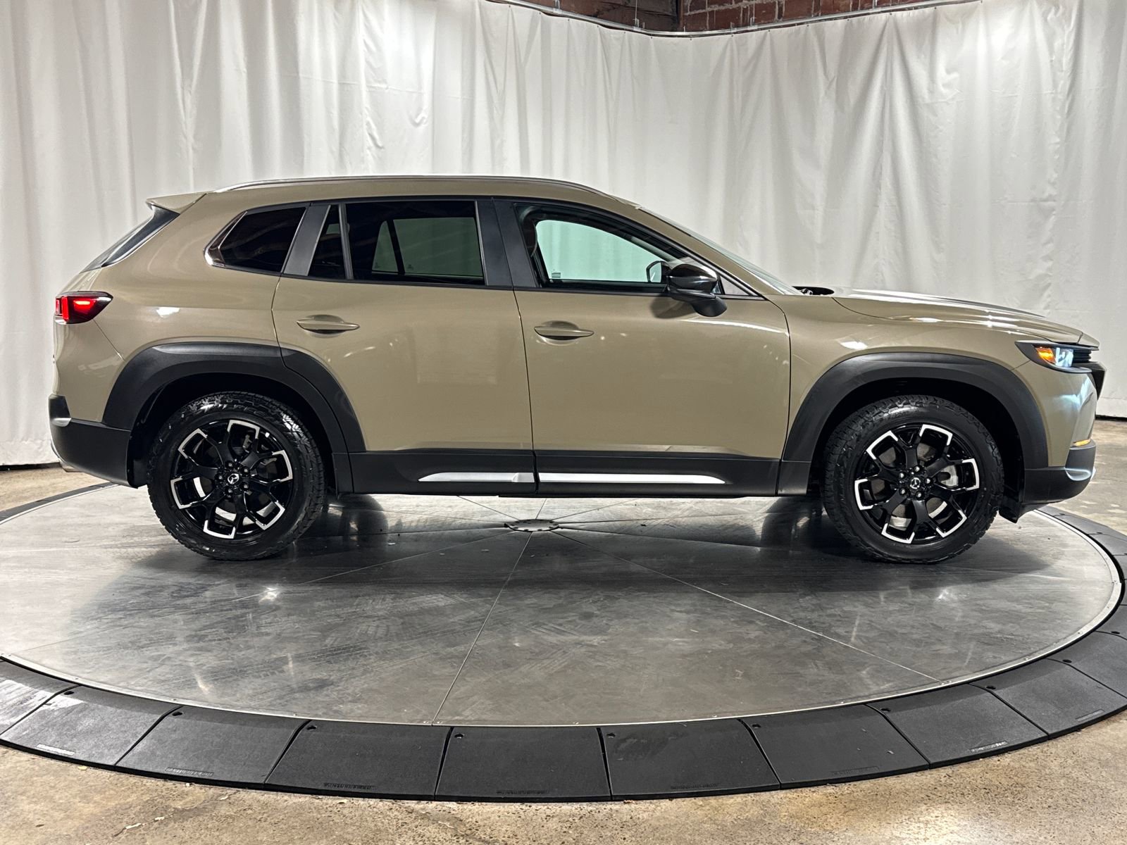 Used 2023 MAZDA CX-50 Meridian Edition image 9