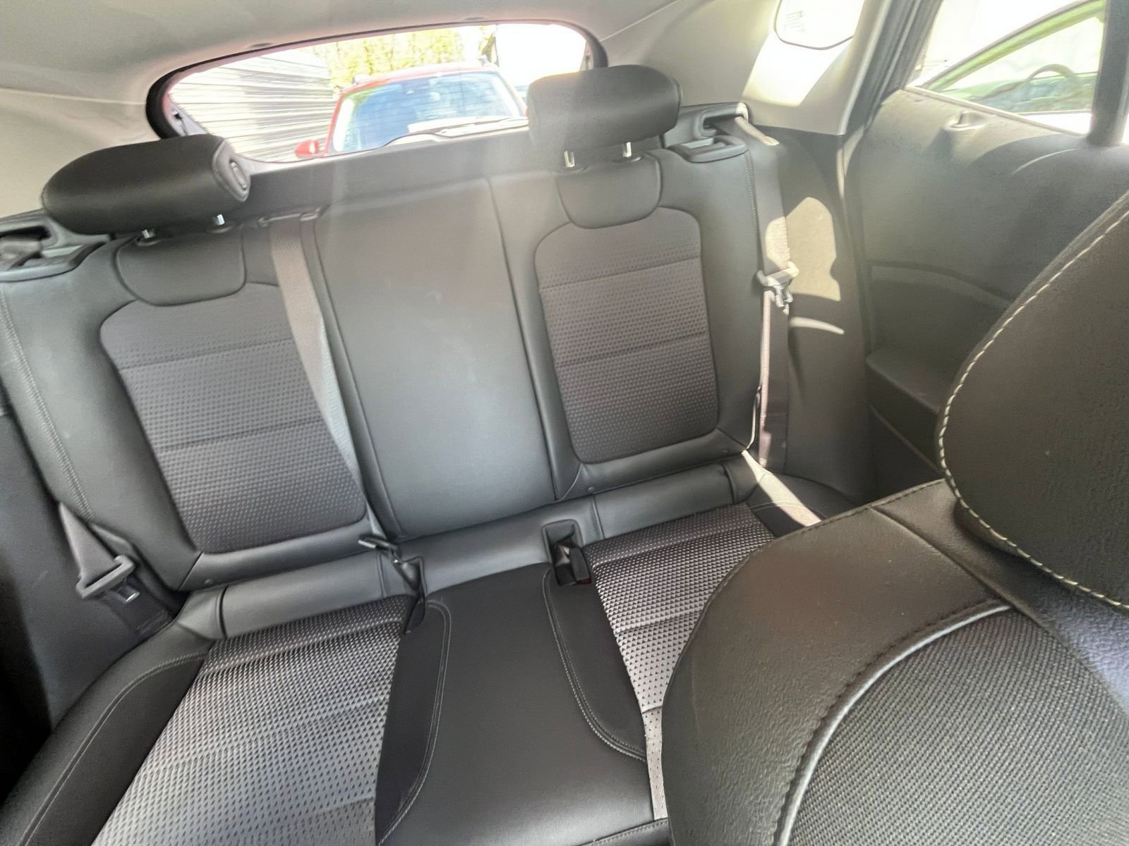 Used 2025 Chevrolet Trax LT FWD image 32