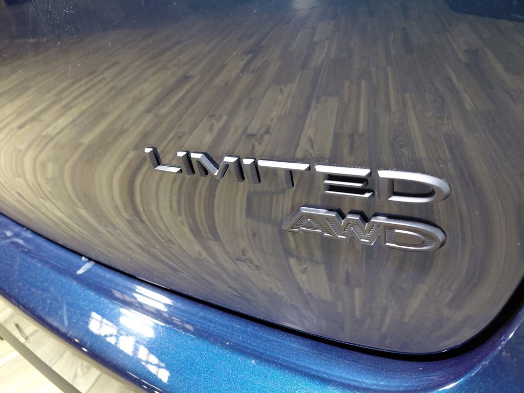 Used 2025 Chrysler Pacifica Limited w/ Trailer Tow Group AWD/4WD image 33