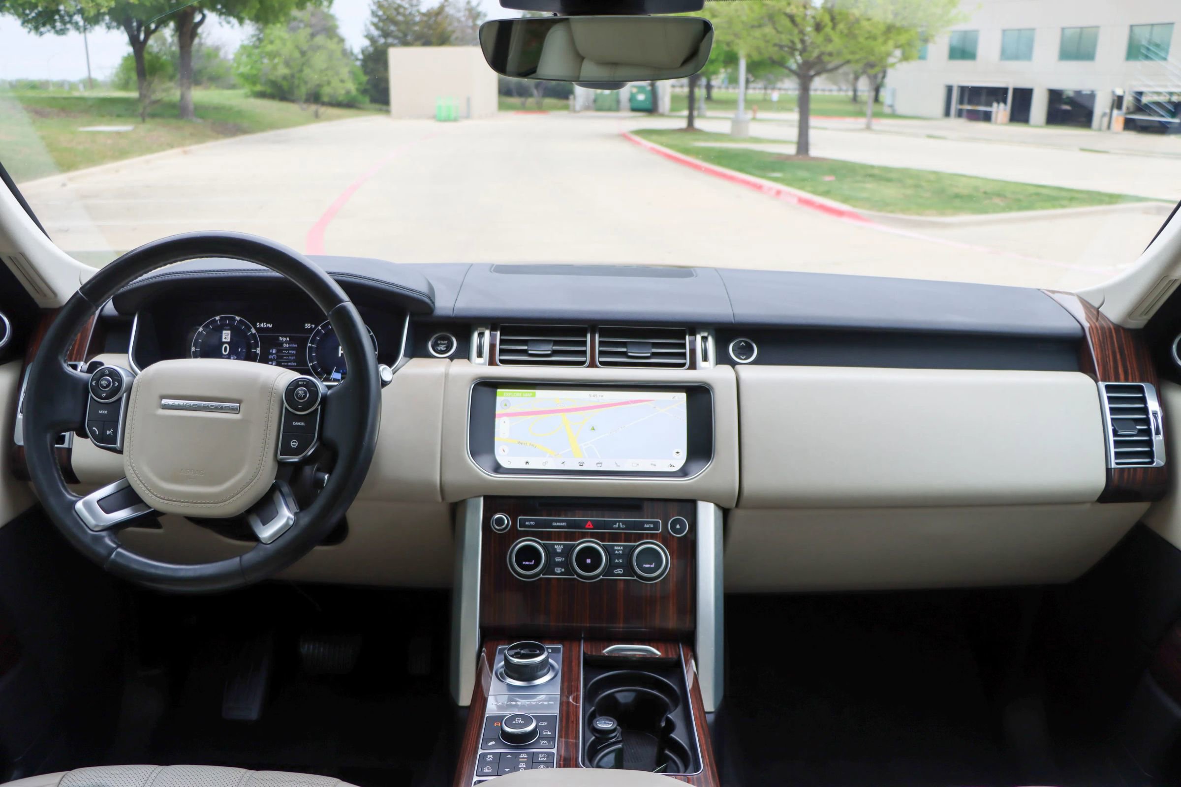 Used 2017 Land Rover Range Rover HSE image 20