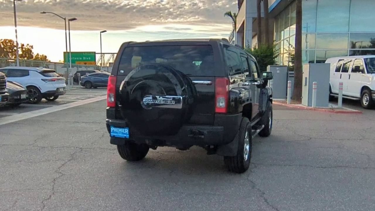 Used 2009 HUMMER H3 Luxury AWD/4WD image 7