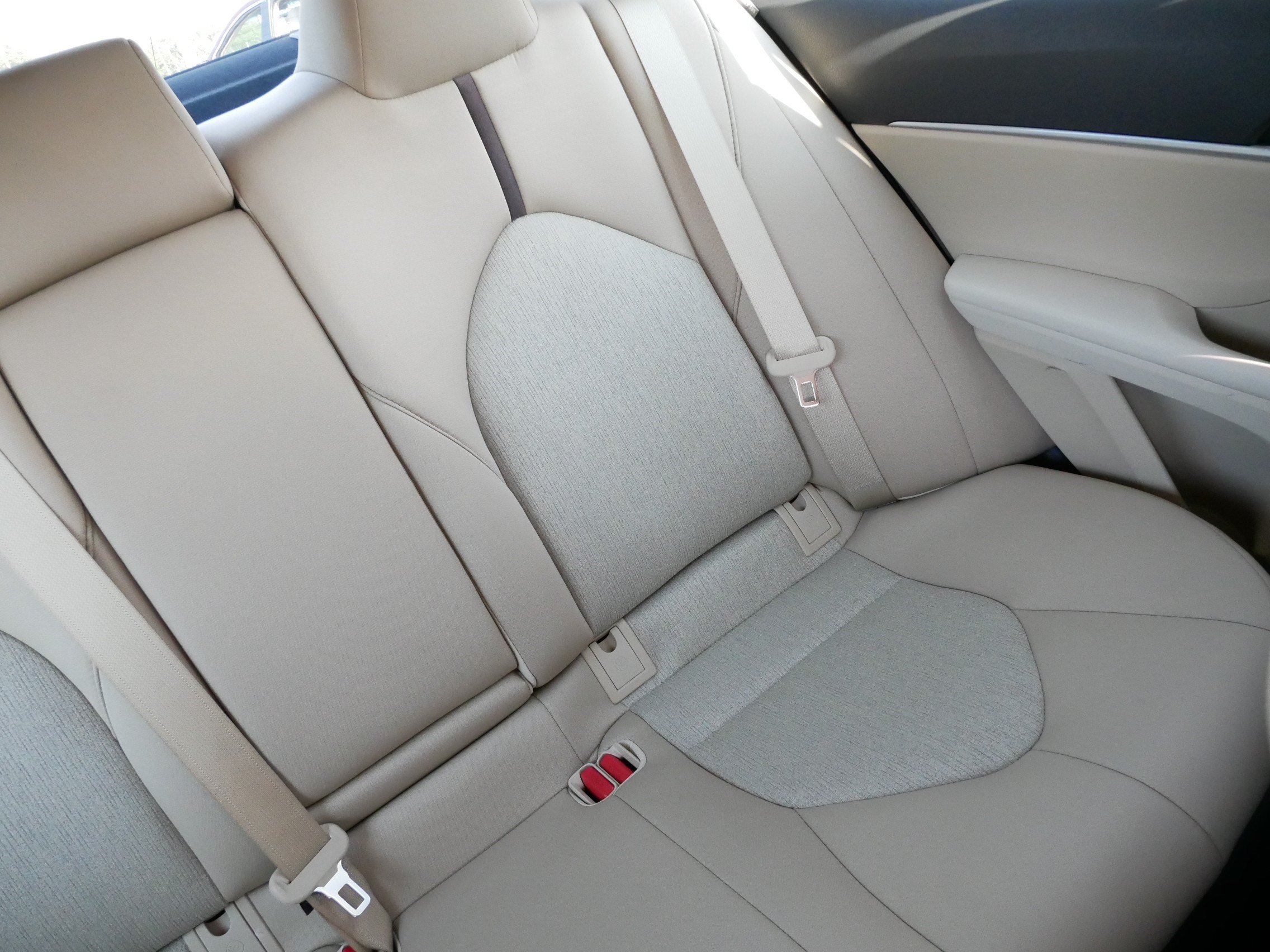 Used 2019 Toyota Camry LE FWD image 14