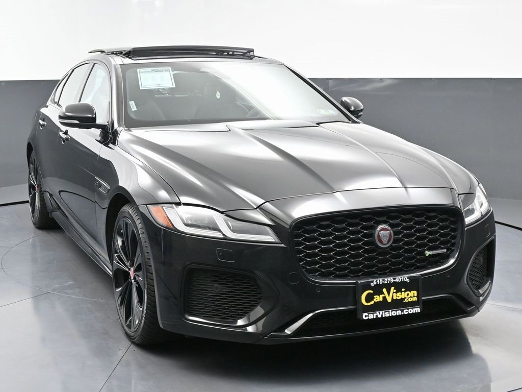 Used 2022 Jaguar XF R-Dynamic SE image 4