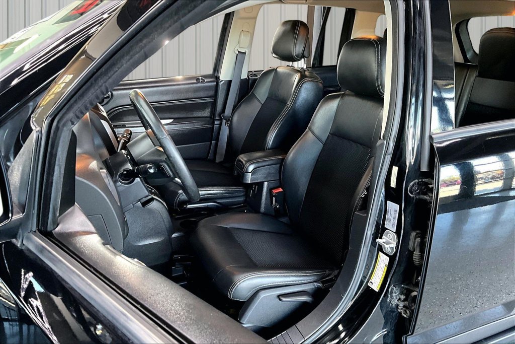 Used 2017 Jeep Compass Latitude AWD/4WD image 19