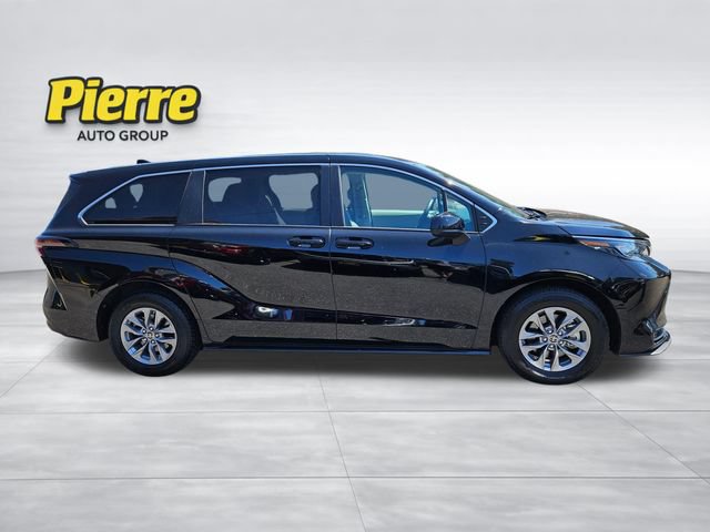 Used 2024 Toyota Sienna LE FWD image 6