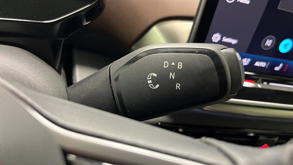 Used 2024 Volkswagen ID.4 Pro AWD/4WD image 19