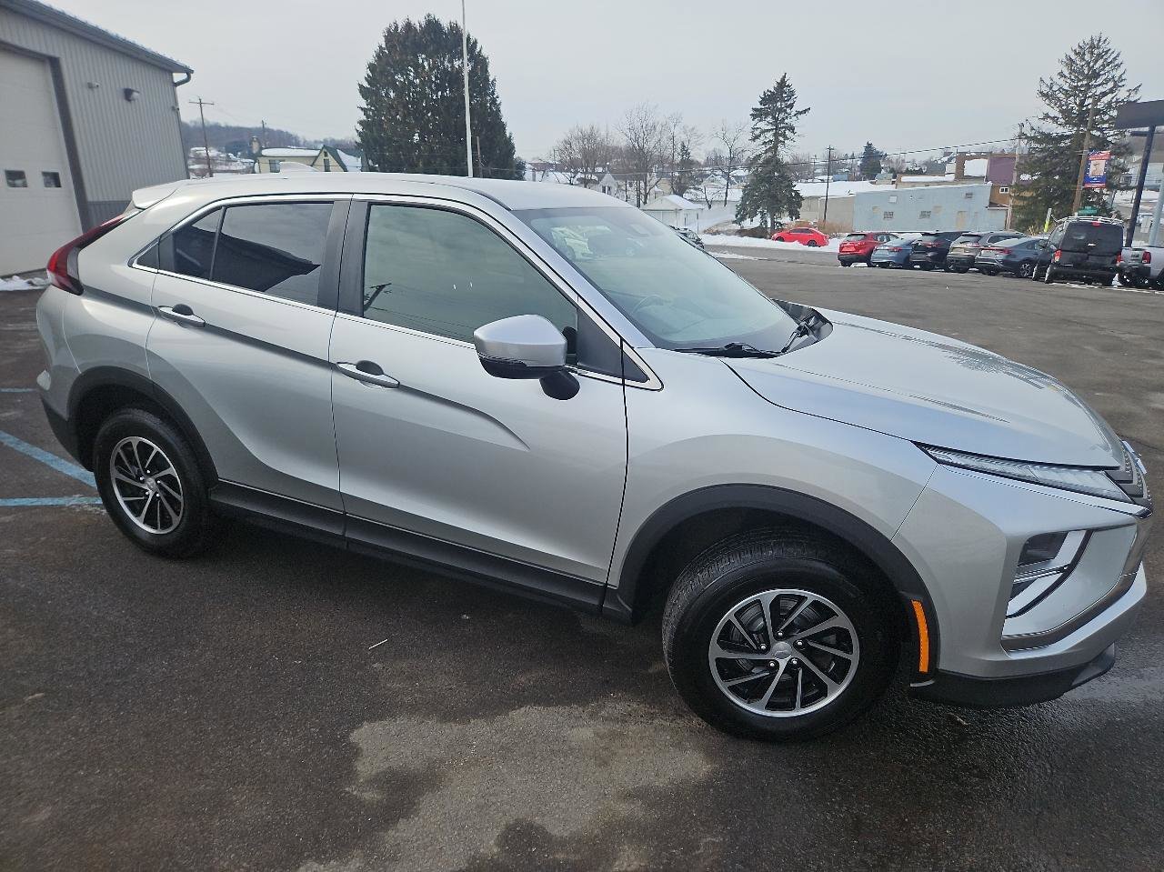 Used 2022 Mitsubishi Eclipse Cross ES image 2