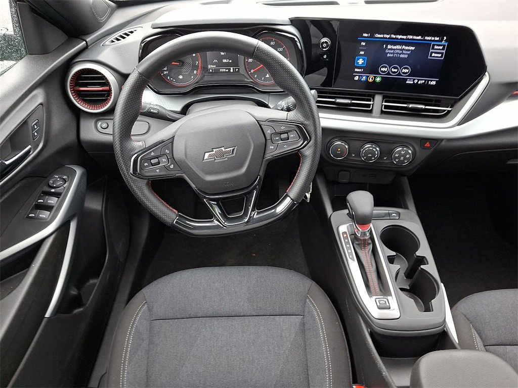 Used 2024 Chevrolet Trax RS w/ Sunroof Package image 12