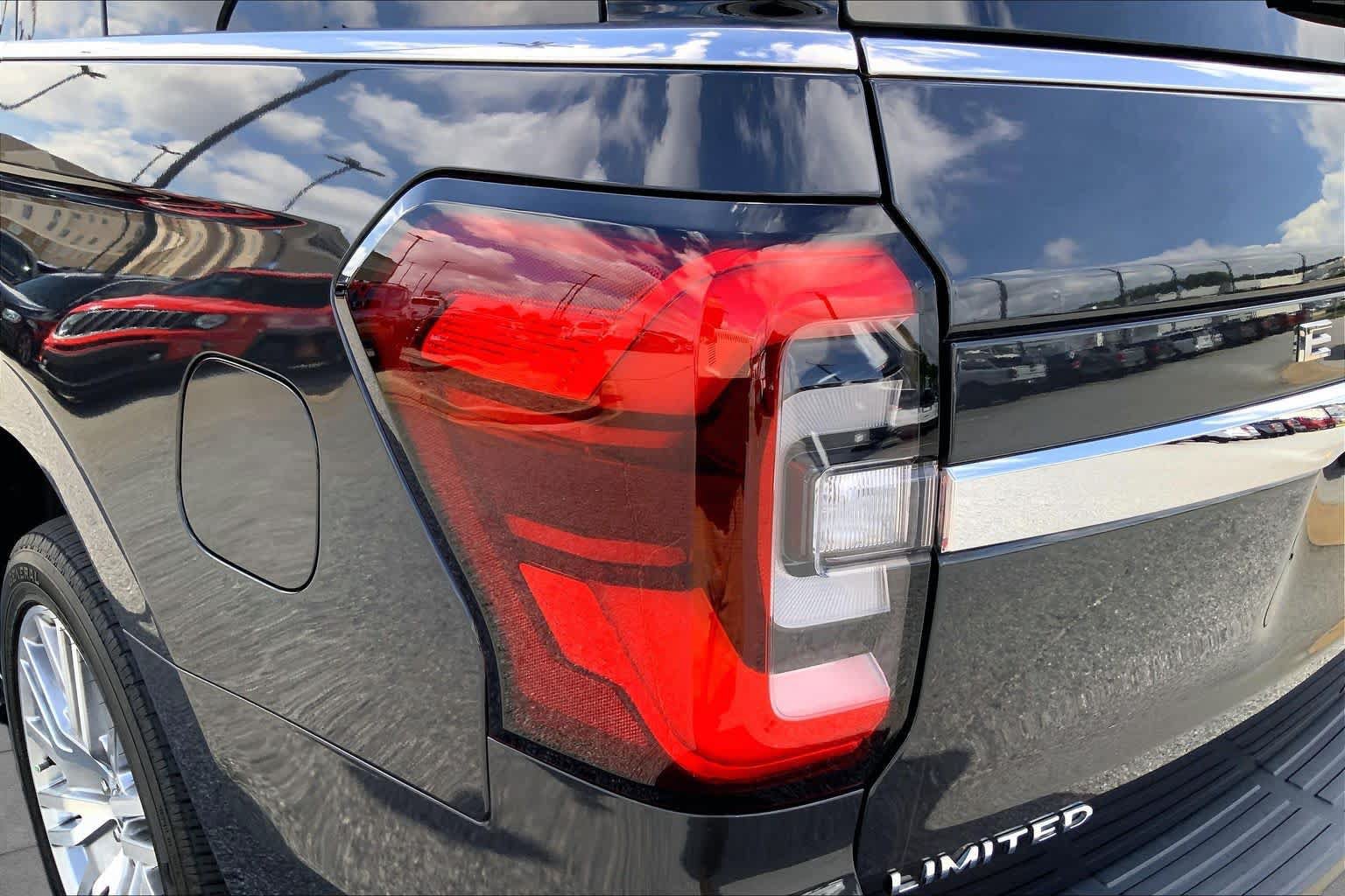 Used 2023 Ford Expedition Limited RWD image 27