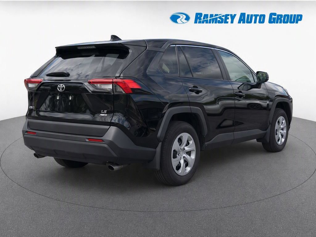 Used 2023 Toyota RAV4 LE AWD/4WD image 4