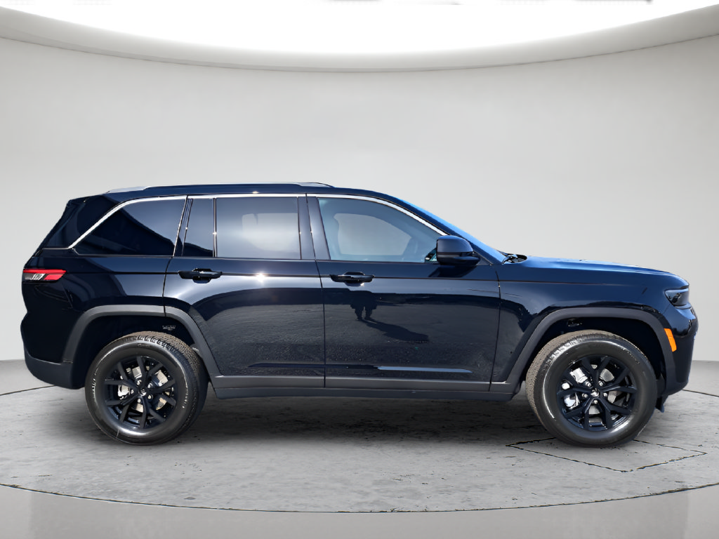 New 2026 Jeep Grand Cherokee Altitude AWD/4WD image 4