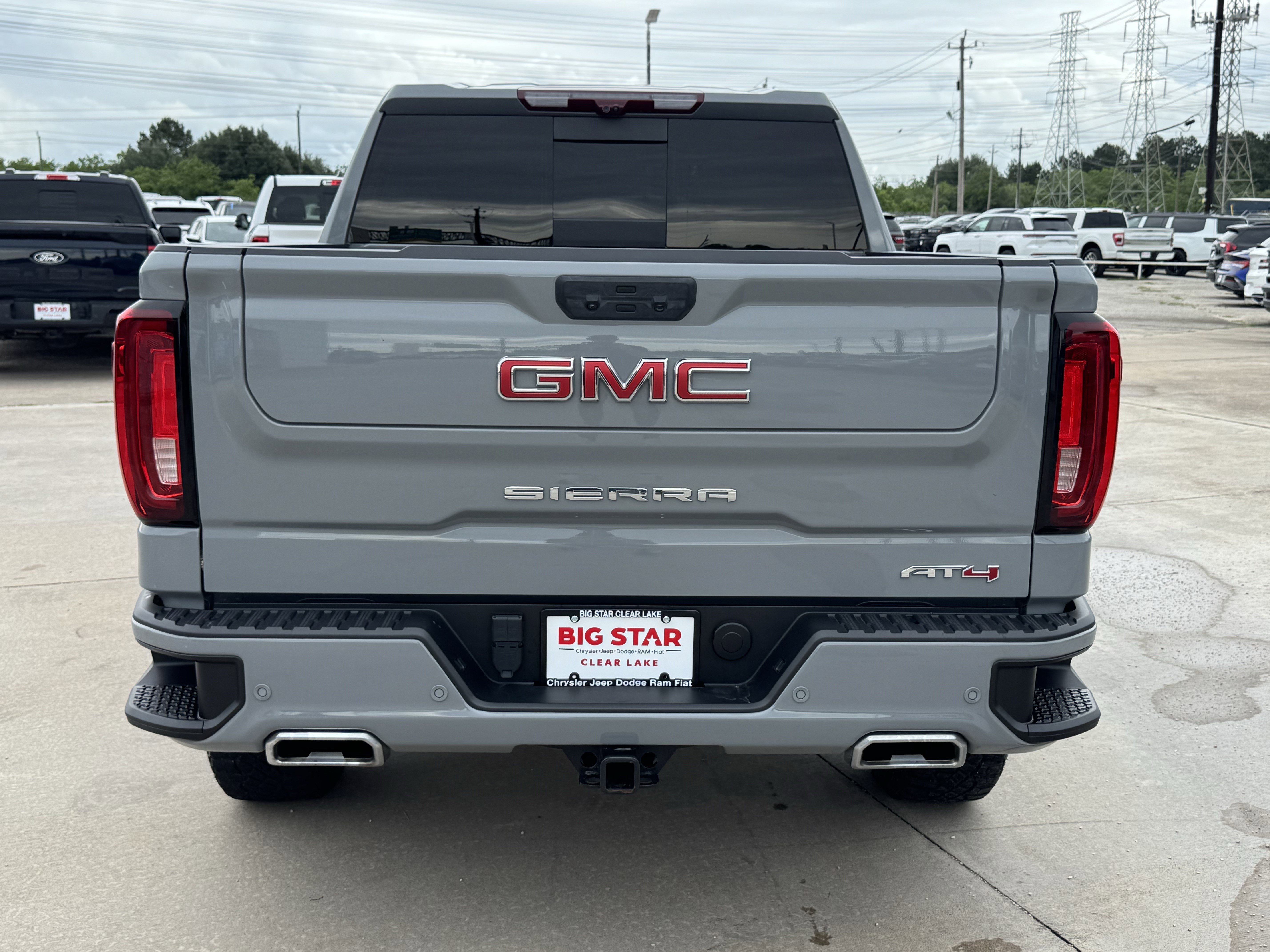 Used 2024 GMC Sierra 1500 AT4 w/ Technology Package AWD/4WD image 9