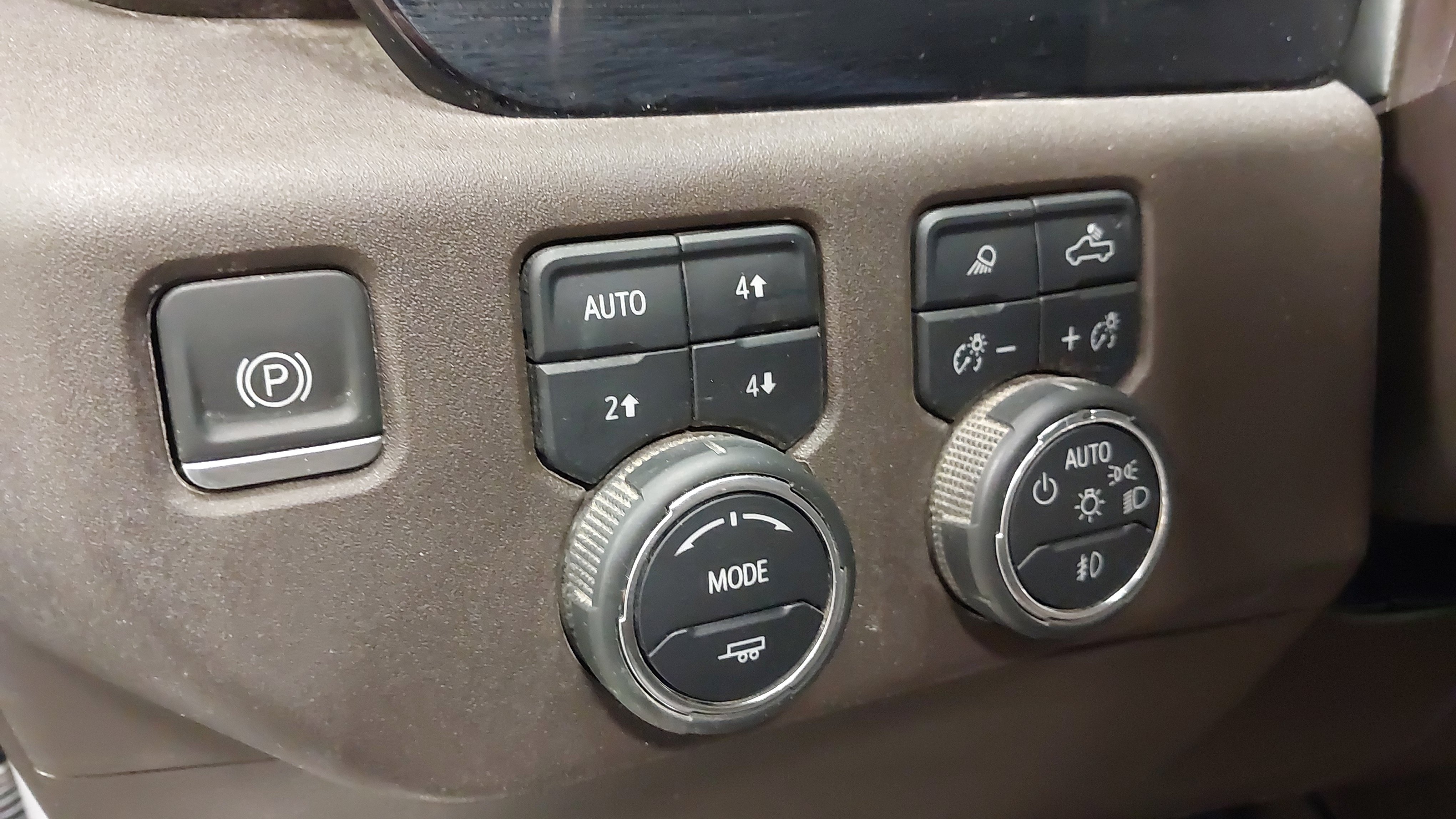 Certified 2024 Chevrolet Silverado 1500 LTZ w/ Z71 Off-Road Package AWD/4WD image 23