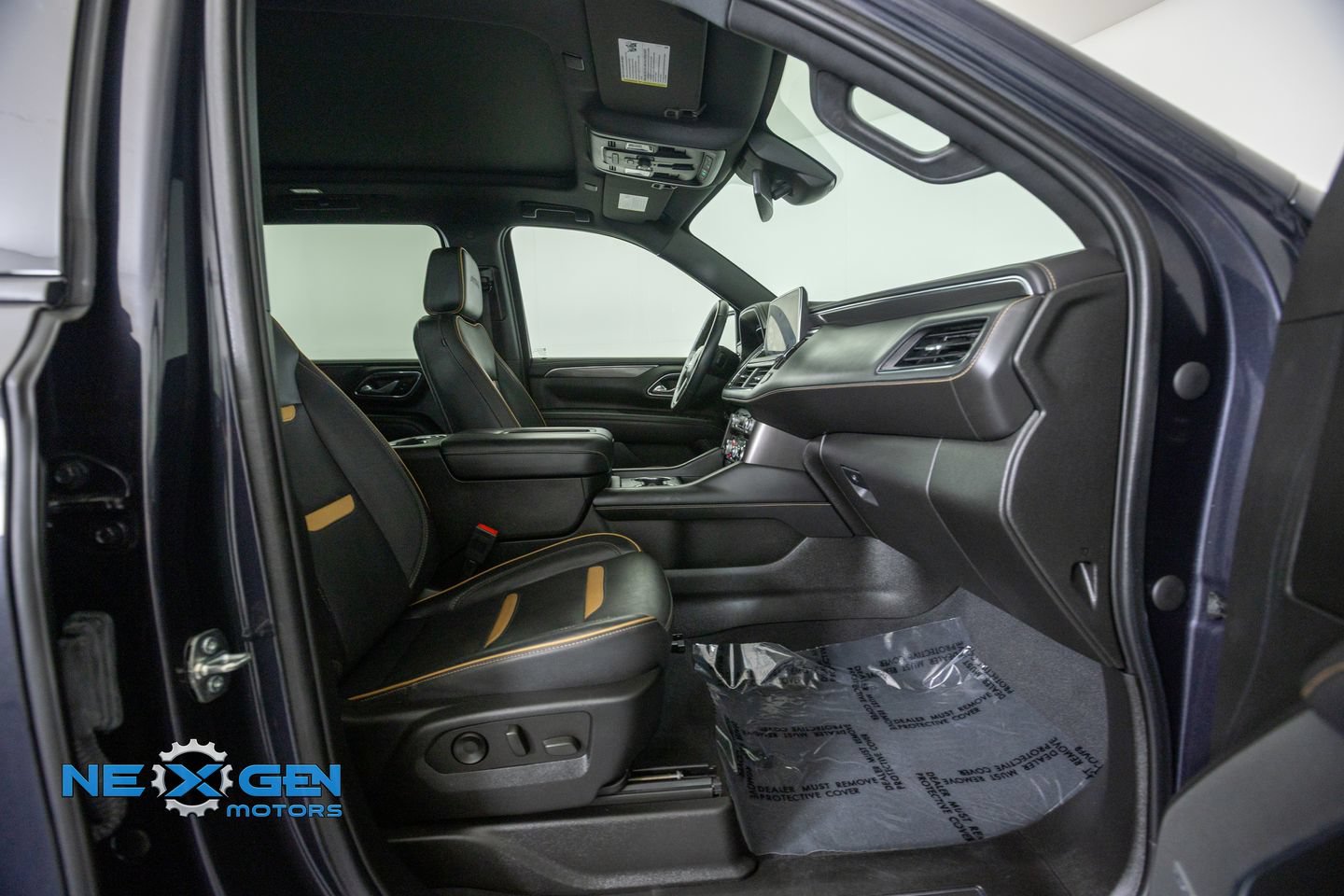 Used 2023 GMC Yukon XL AT4 w/ AT4 Premium Package AWD/4WD image 8