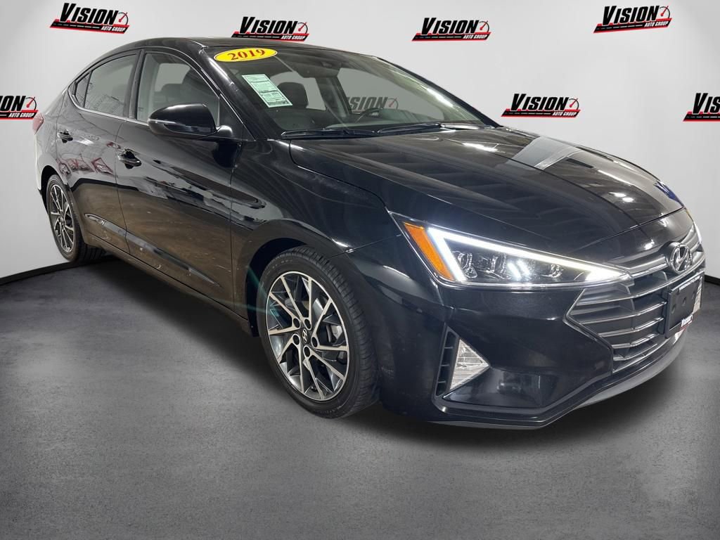Used 2019 Hyundai Elantra Limited w/ Ultimate Package 02 FWD image 3