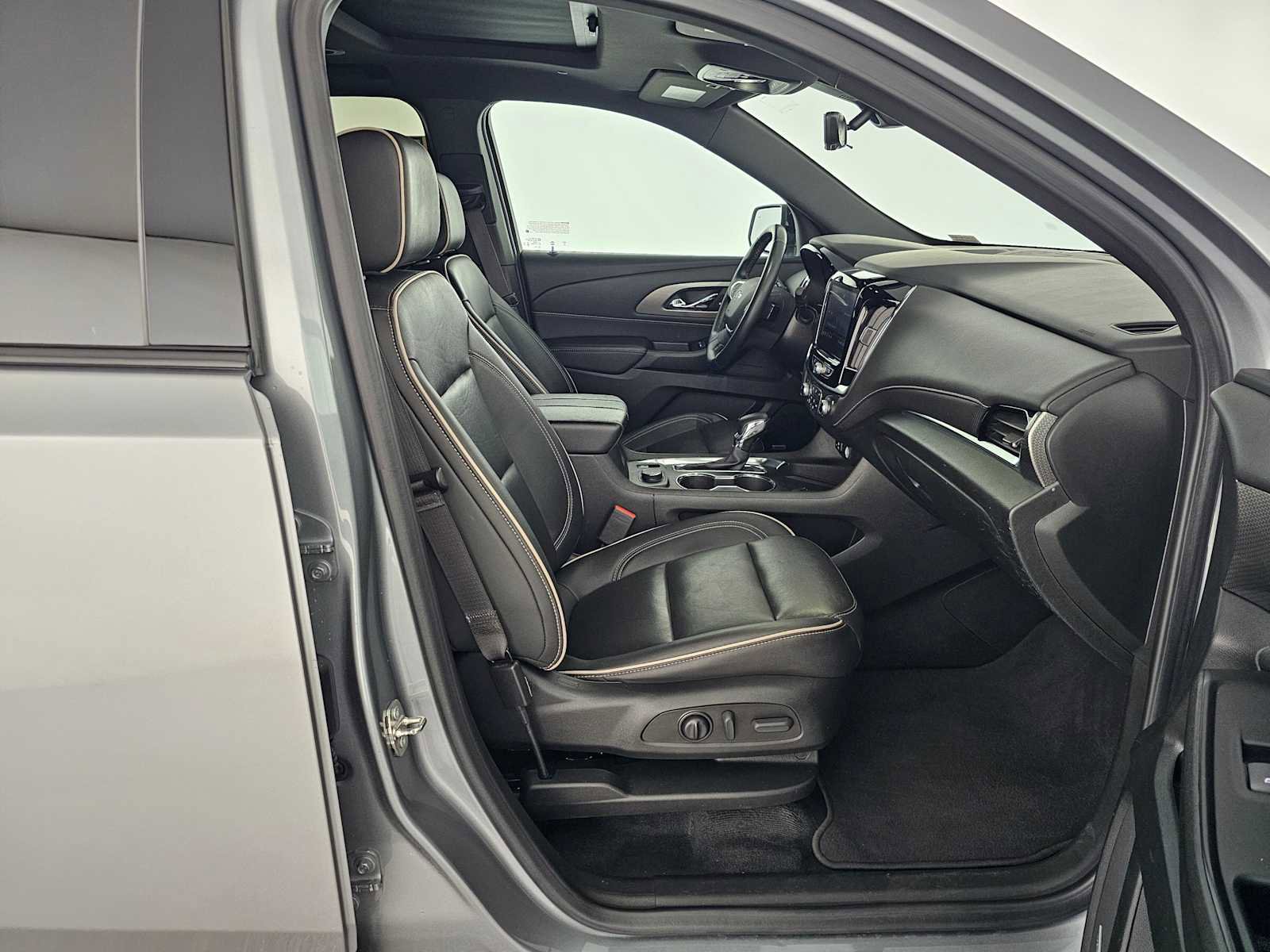 Used 2023 Chevrolet Traverse Premier w/ Redline Edition image 10