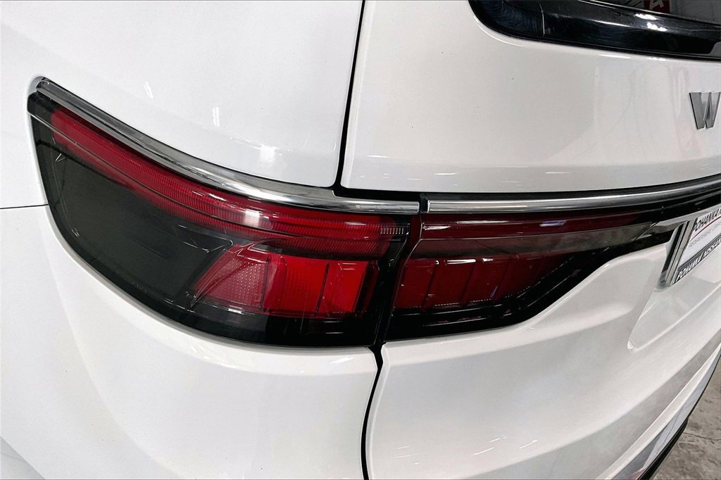 Used 2024 Jeep Wagoneer L Series II w/ Flexible Seating Group image 29