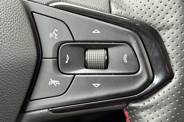Used 2025 Chevrolet Trax RS w/ Sunroof Package FWD image 38