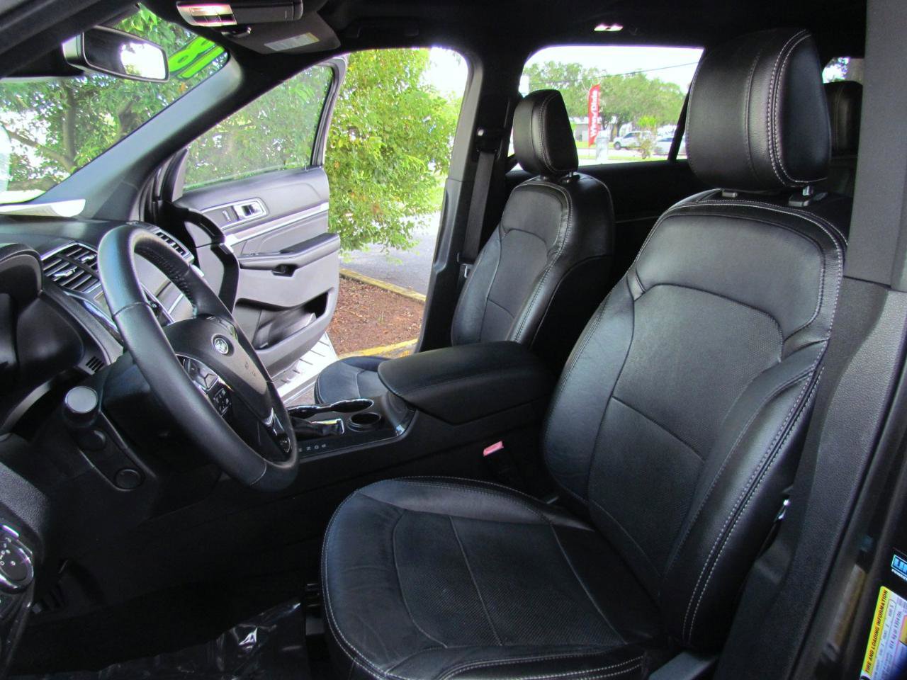 Used 2018 Ford Explorer Limited w/ Equipment Group 301A FWD image 15