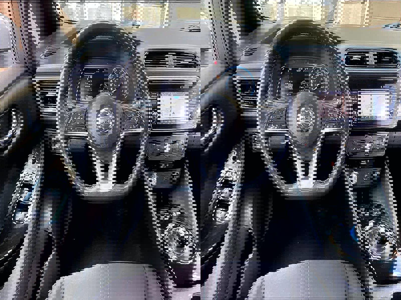 Used 2018 Nissan Leaf SV FWD image 17