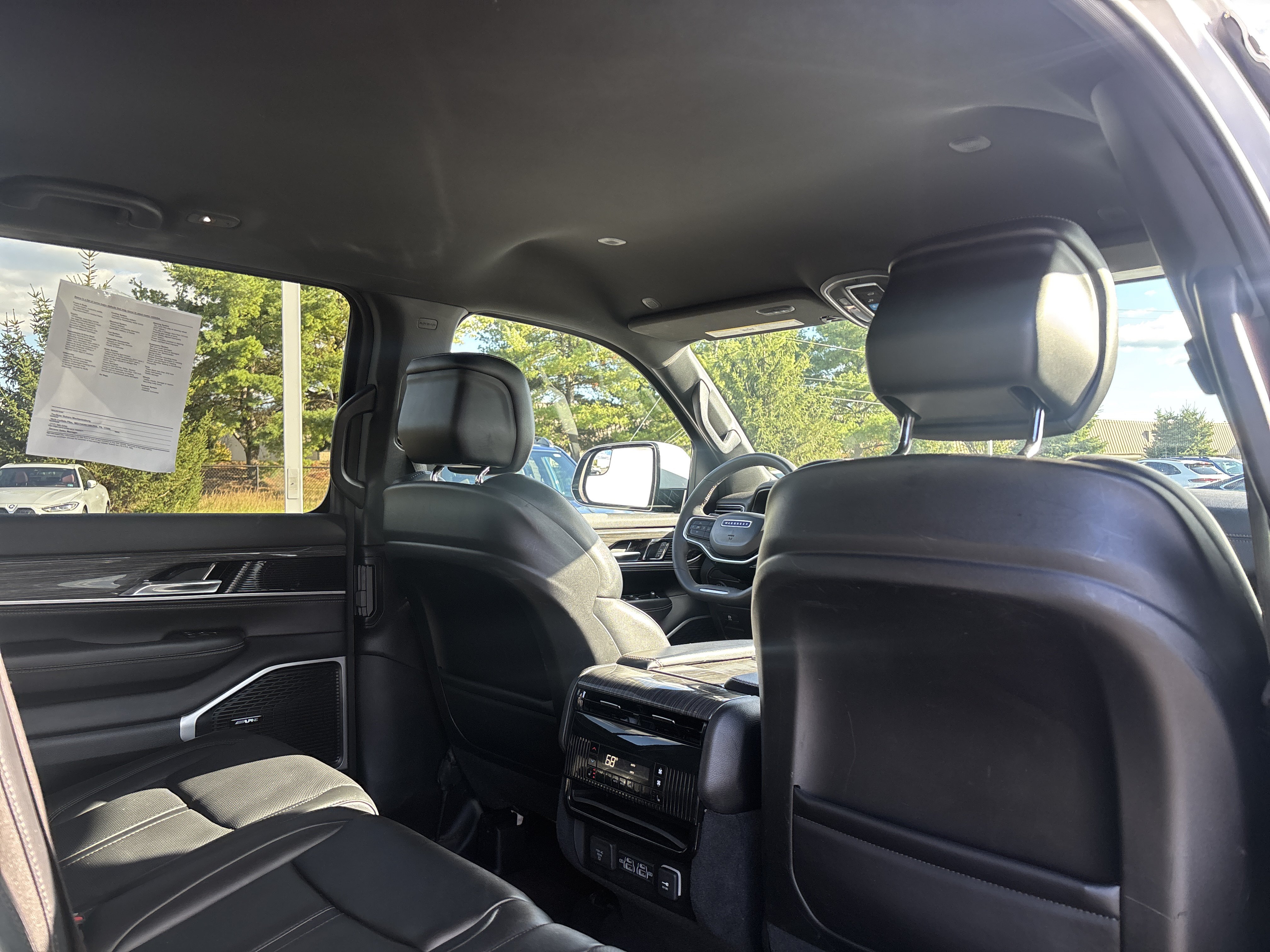 Used 2022 Jeep Wagoneer Series III AWD/4WD image 12
