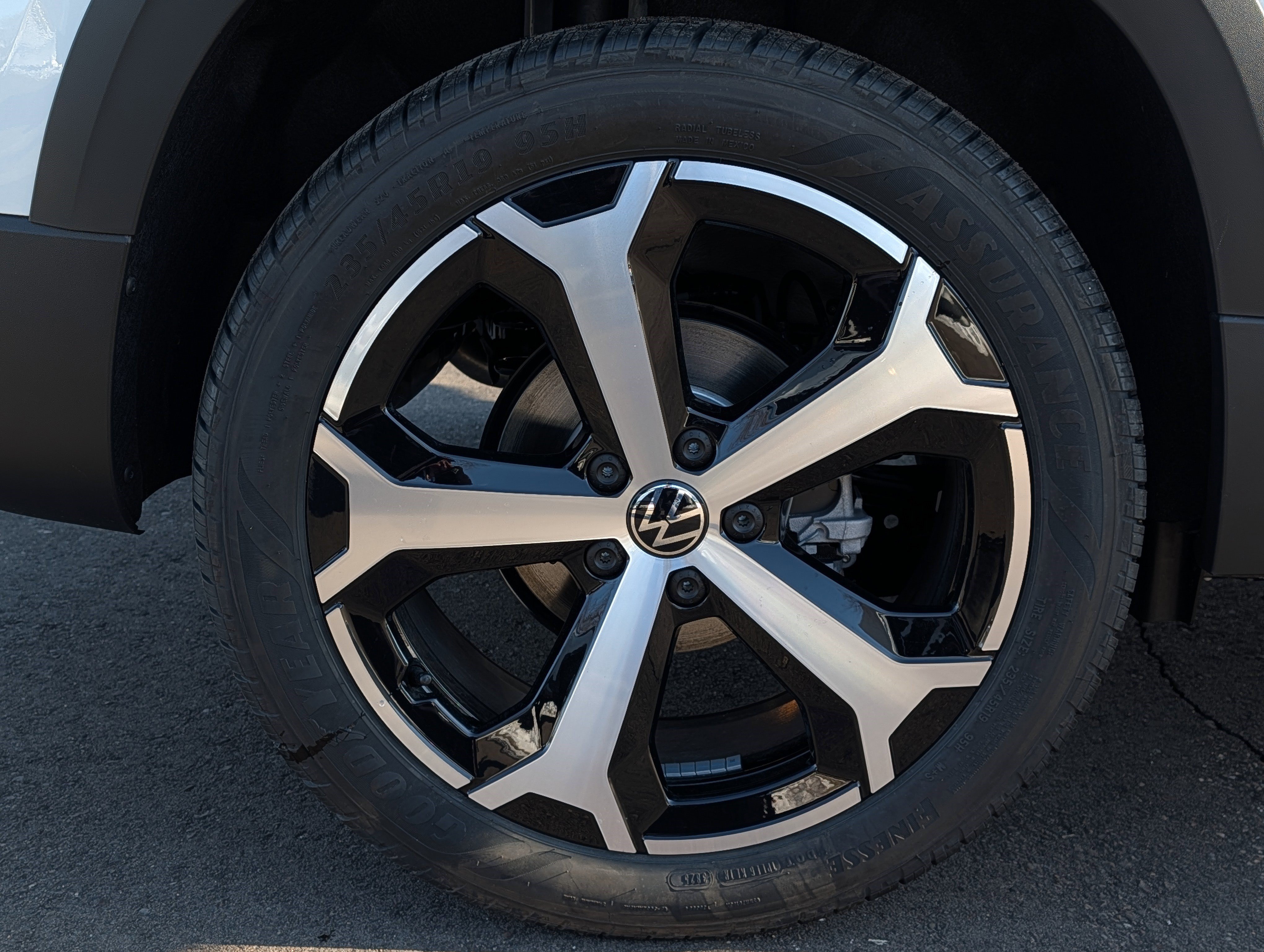 New 2026 Volkswagen Taos SEL AWD/4WD image 5