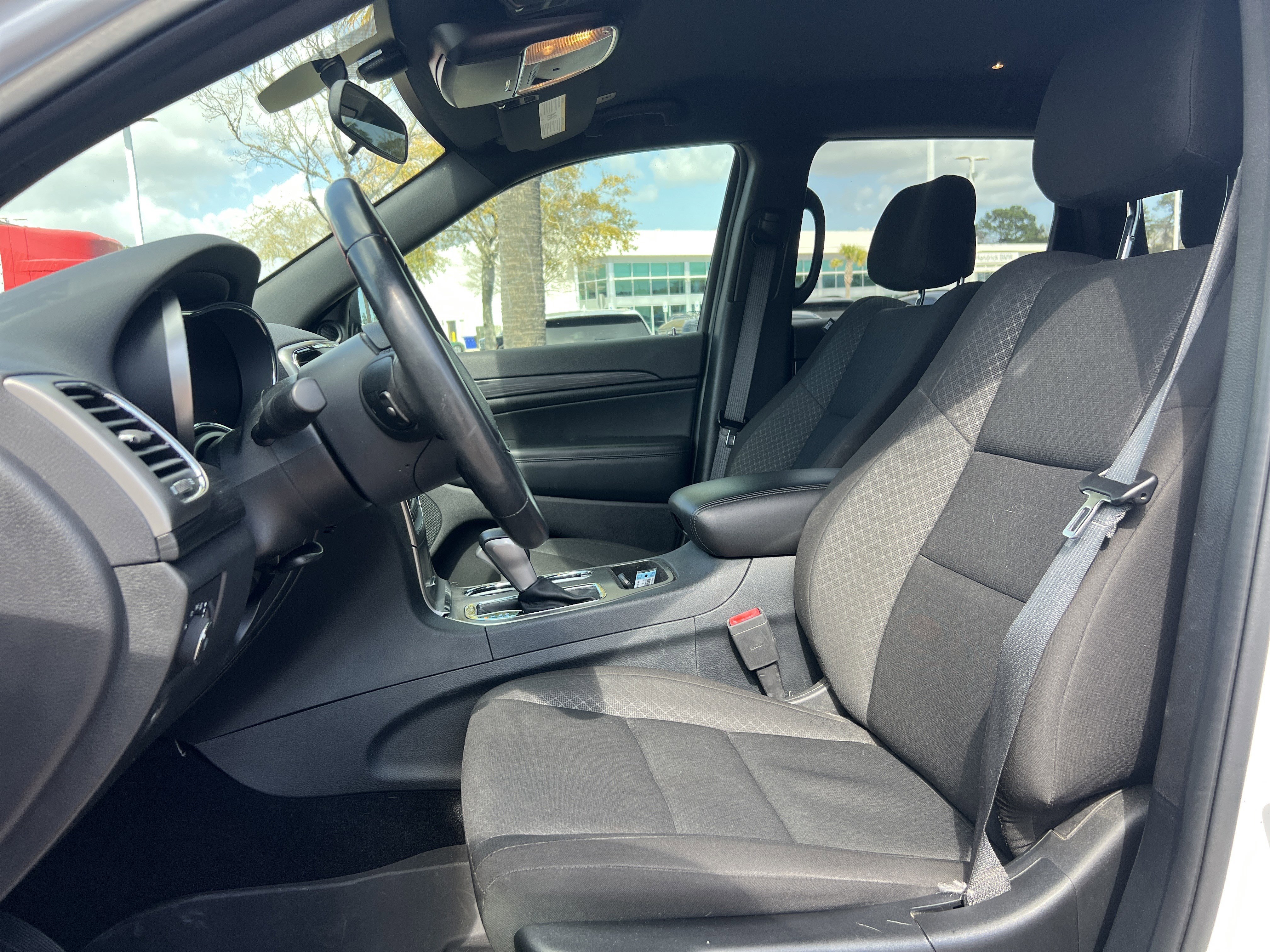 Used 2020 Jeep Grand Cherokee Laredo image 16