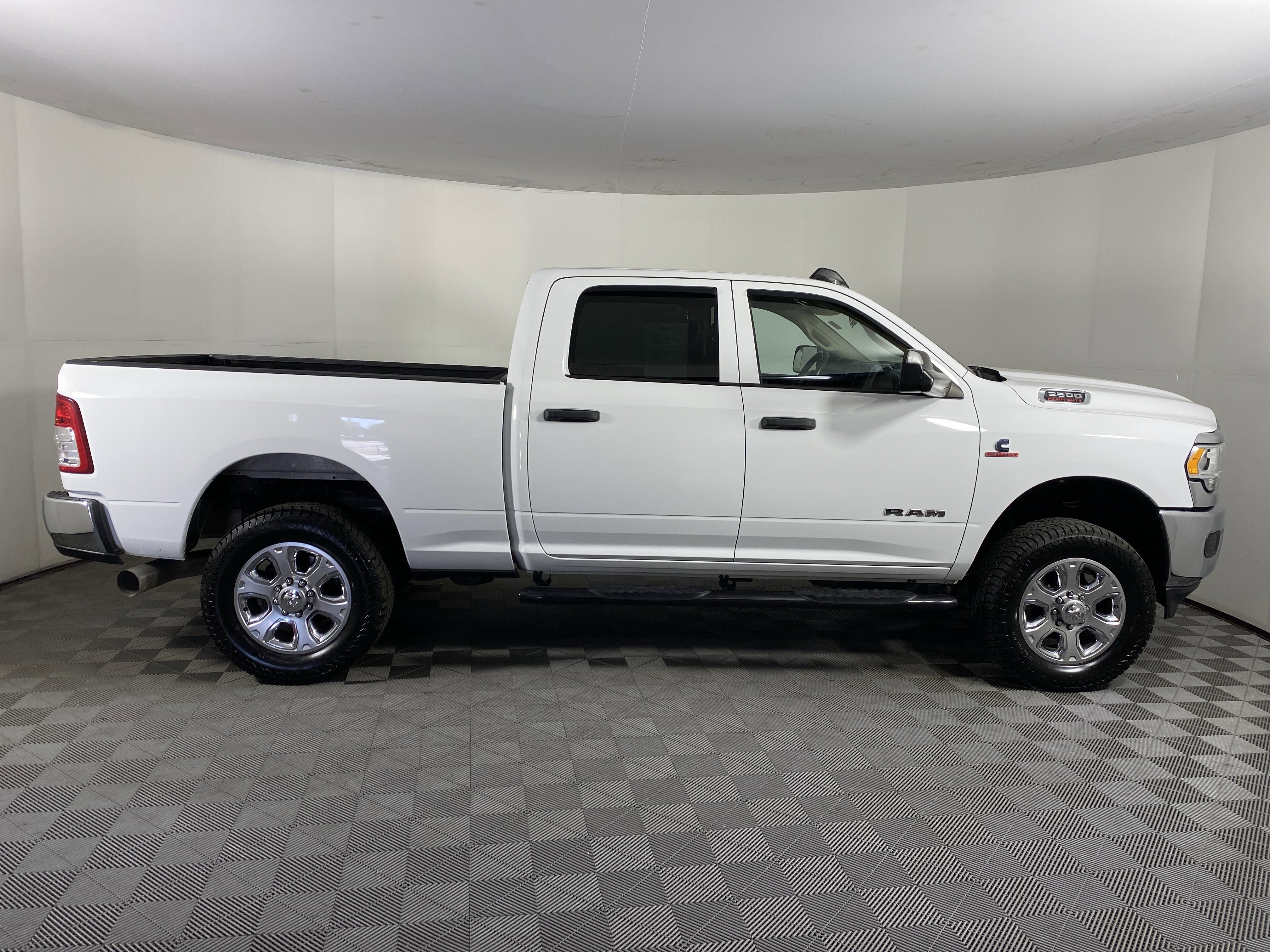 Used 2020 RAM 2500 Tradesman w/ Chrome Appearance Group AWD/4WD image 5
