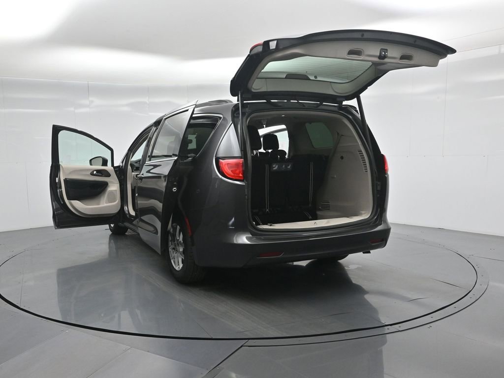 Used 2020 Chrysler Voyager Lxi image 37