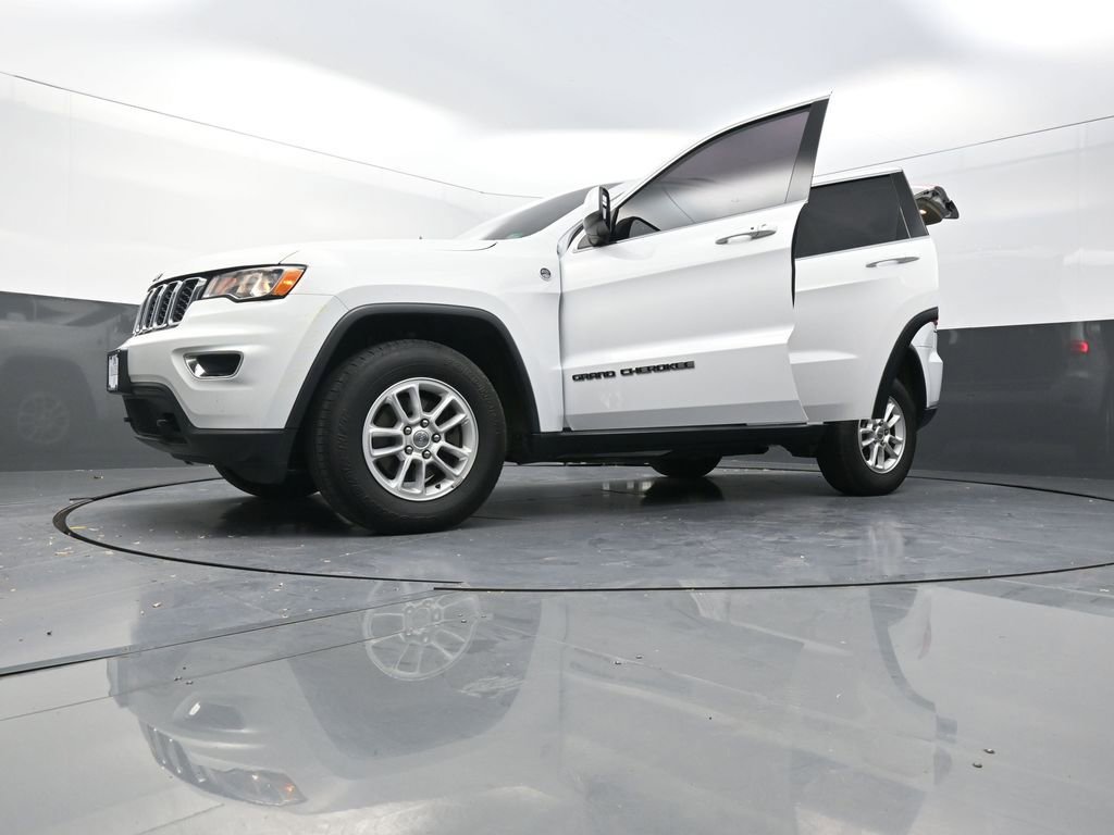 Used 2019 Jeep Grand Cherokee Laredo AWD/4WD image 33
