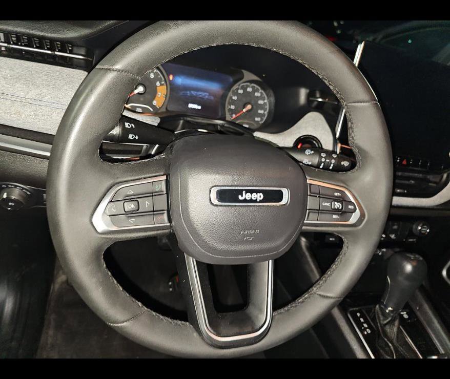 Used 2024 Jeep Compass Latitude w/ Sun and Sound Group AWD/4WD image 4
