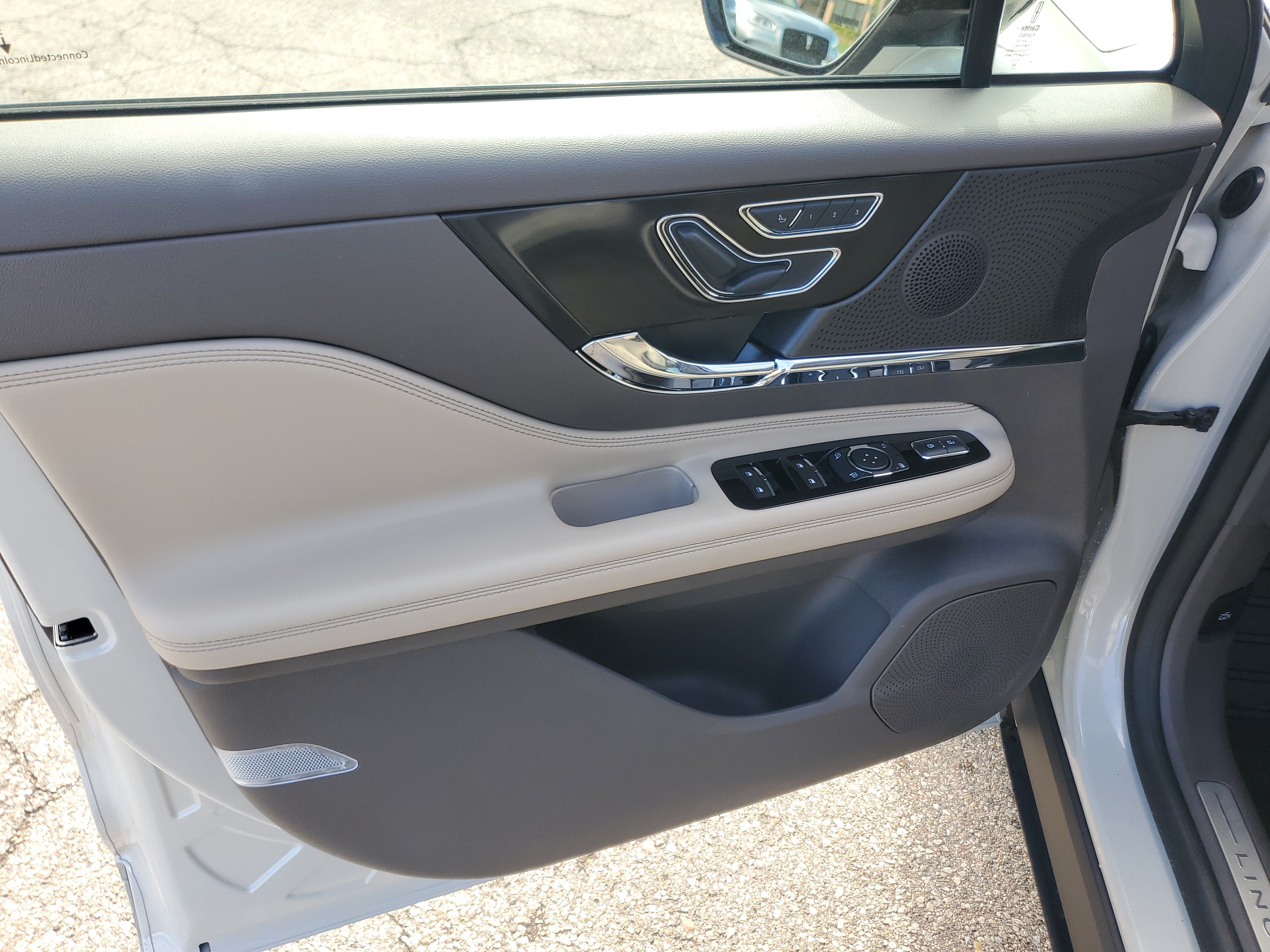 Certified 2024 Lincoln Corsair AWD w/ Equipment Group 101A image 10