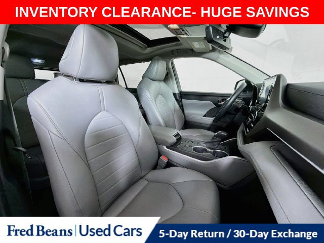 Used 2022 Toyota Highlander XLE AWD/4WD image 36