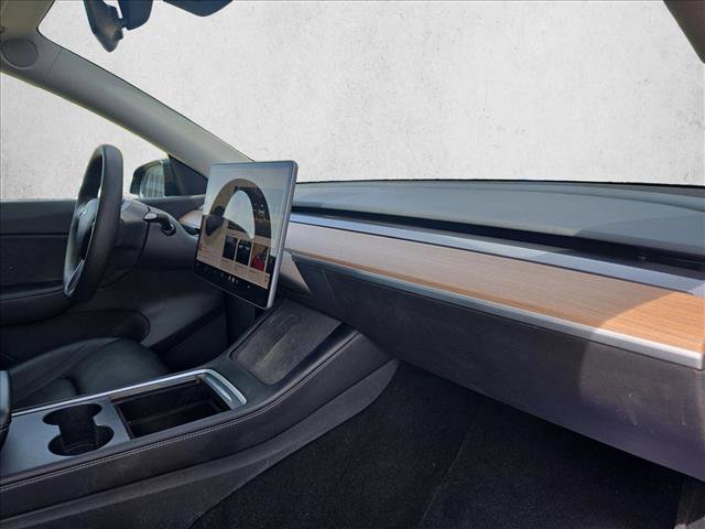 Used 2022 Tesla Model Y Long Range image 21
