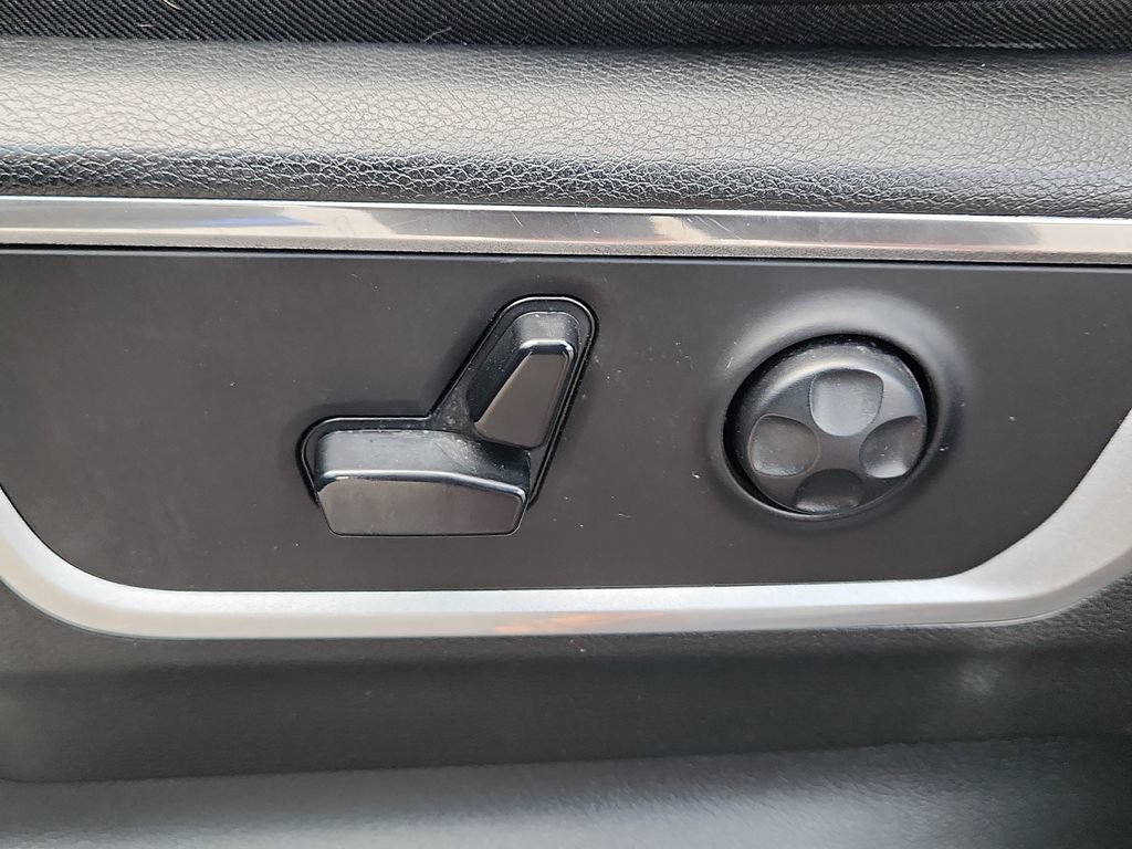 Used 2019 RAM 1500 Laramie AWD/4WD image 9