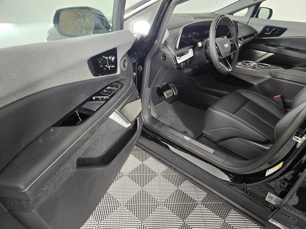 New 2026 Cadillac Optiq Luxury 1 image 24