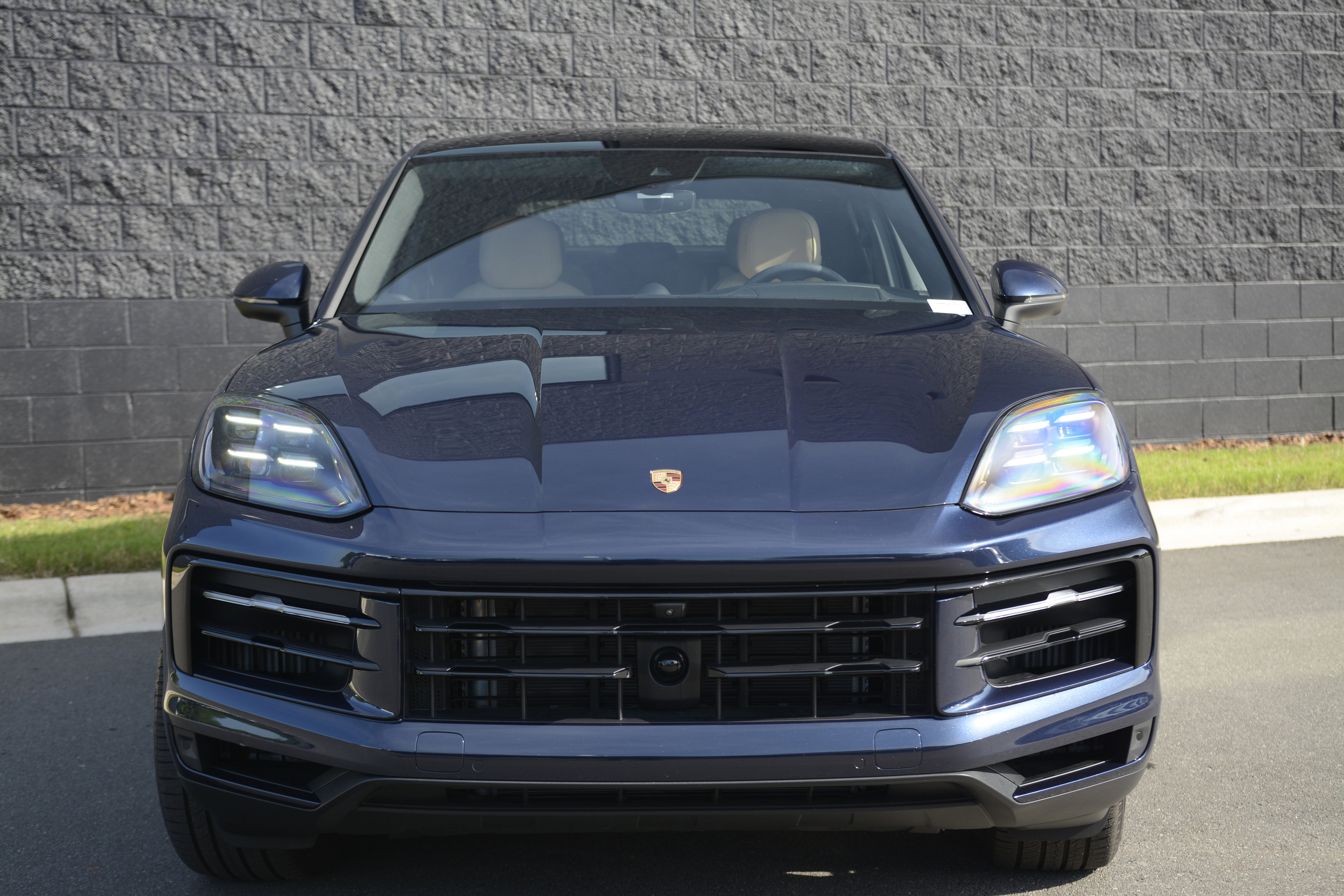 Certified 2025 Porsche Cayenne E-Hybrid Coupe AWD/4WD image 10