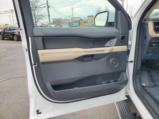 Used 2023 Ford Expedition Limited image 10