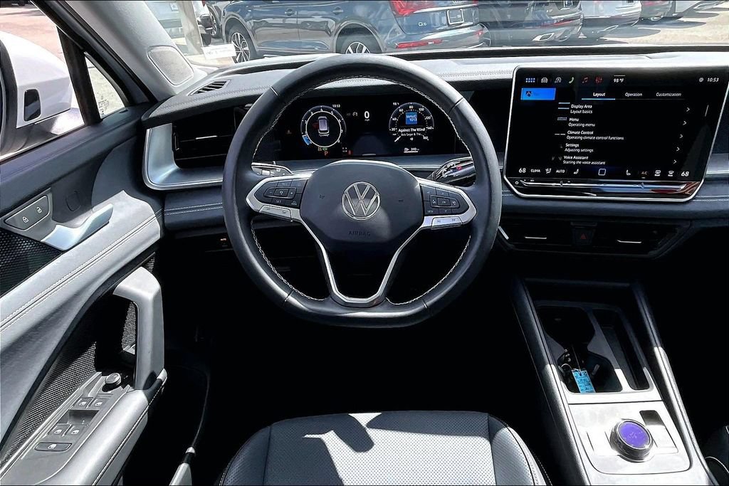 Certified 2026 Volkswagen Tiguan SE w/ Panoramic Sunroof Package FWD image 19