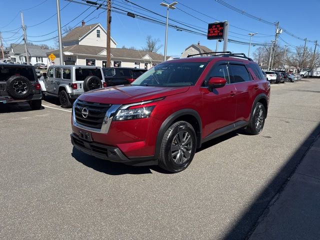 Used 2022 Nissan Pathfinder SV image 2