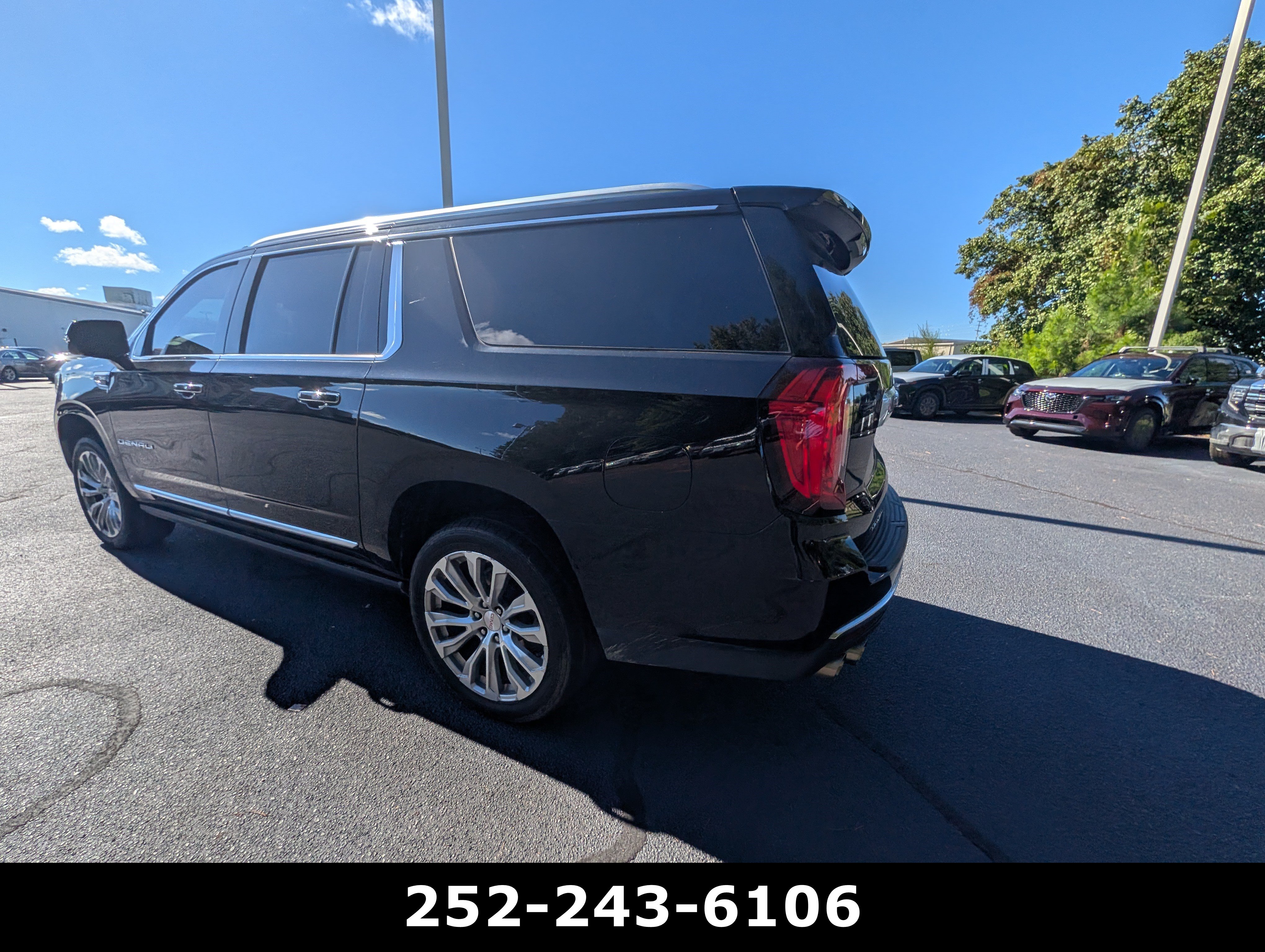 Used 2023 GMC Yukon XL Denali AWD/4WD image 7